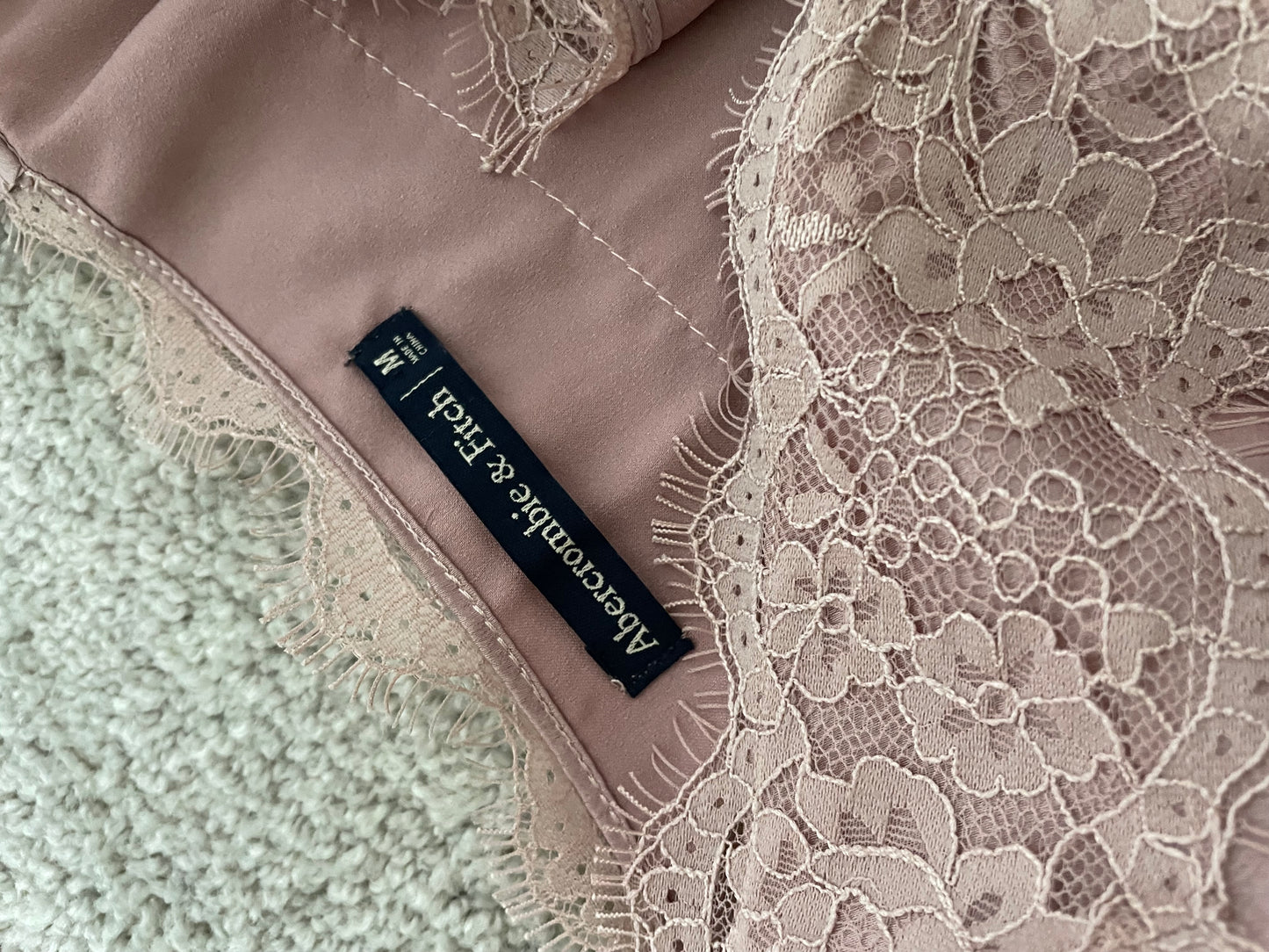Abercrombie & Fitch Satin Cami in Dusty Pink Size Medium
