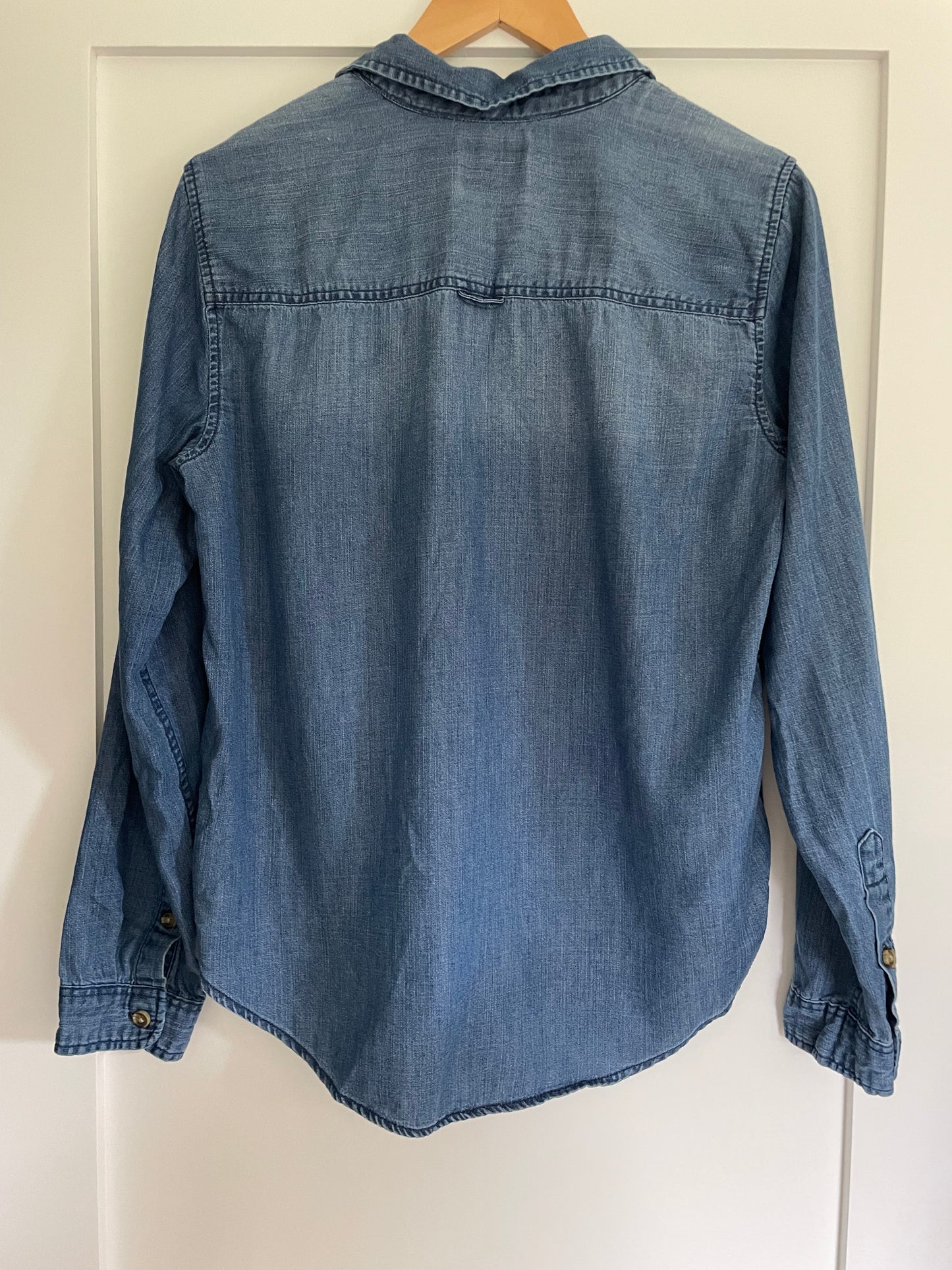 Abercrombie & Fitch Chambray Denim Button Down Size Medium