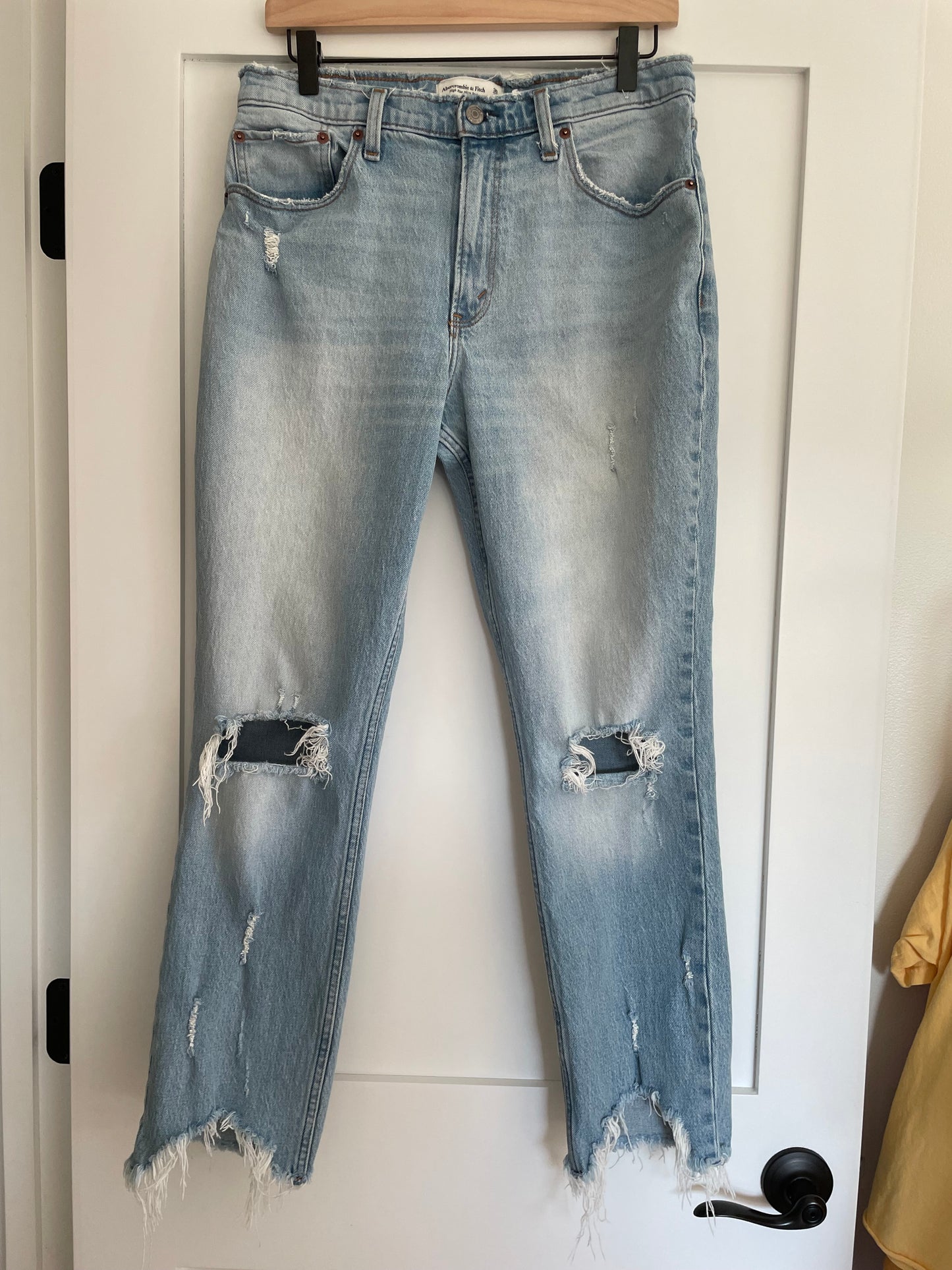 Abercrombie & Fitch High Rise Mom Jeans Size 10L