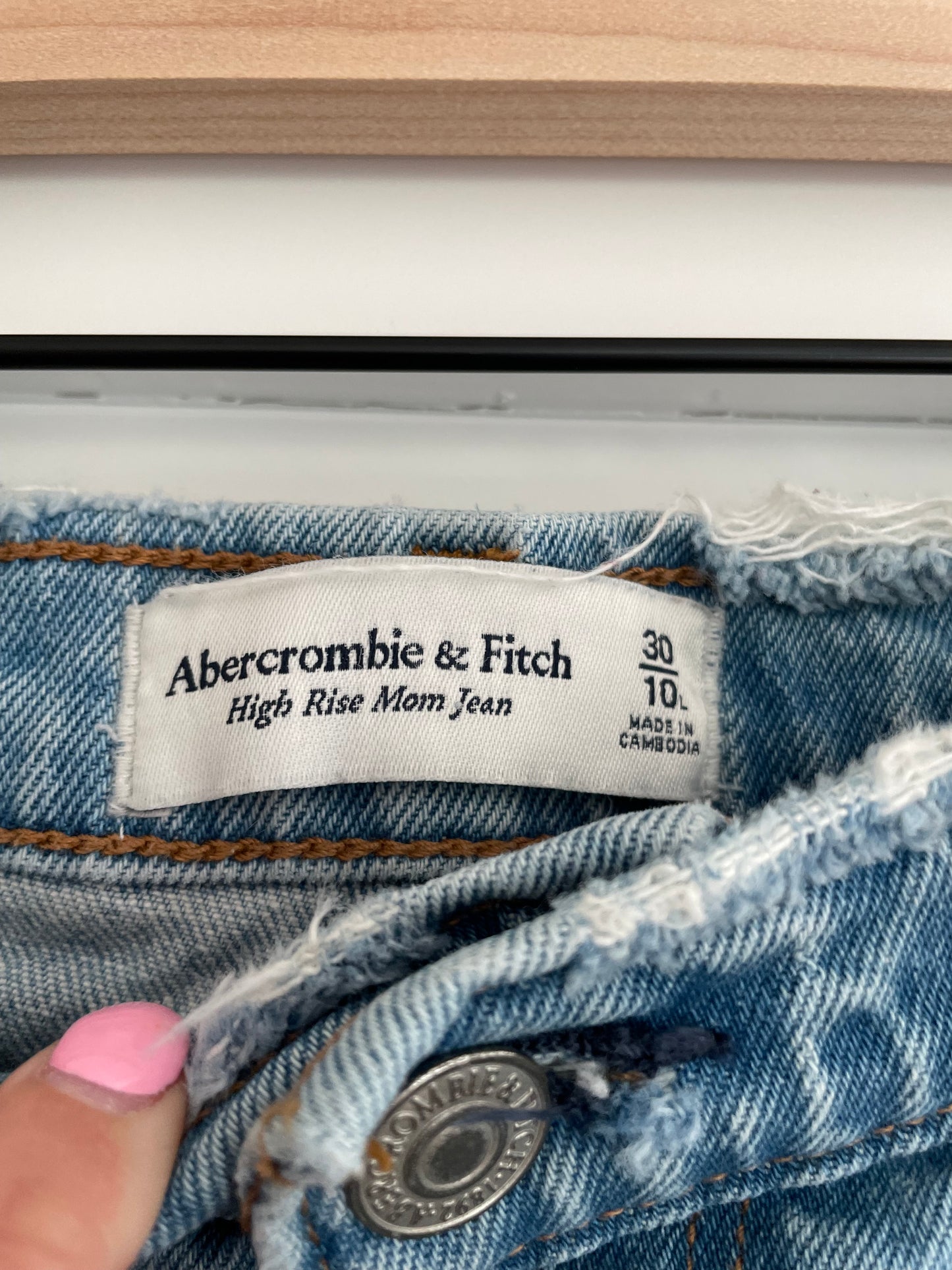 Abercrombie & Fitch High Rise Mom Jeans Size 10L