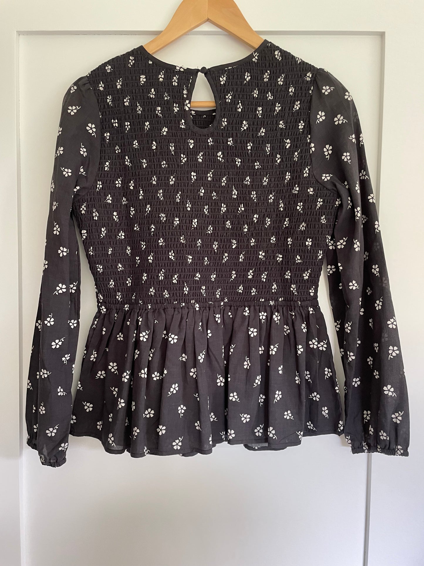 Marine Layer Gabrielle Smocked Top Size Medium