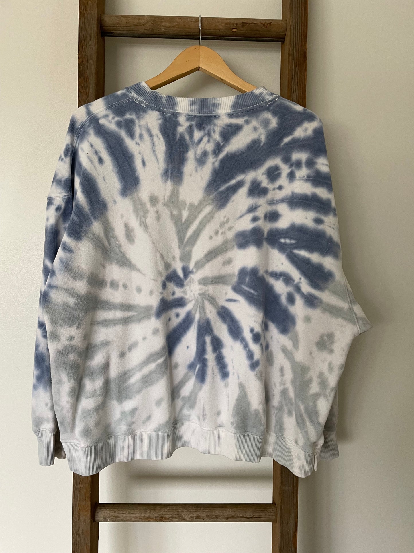 American Eagle Boxy Tie Dye Oversized Crewneck Sweatshirt Size Medium