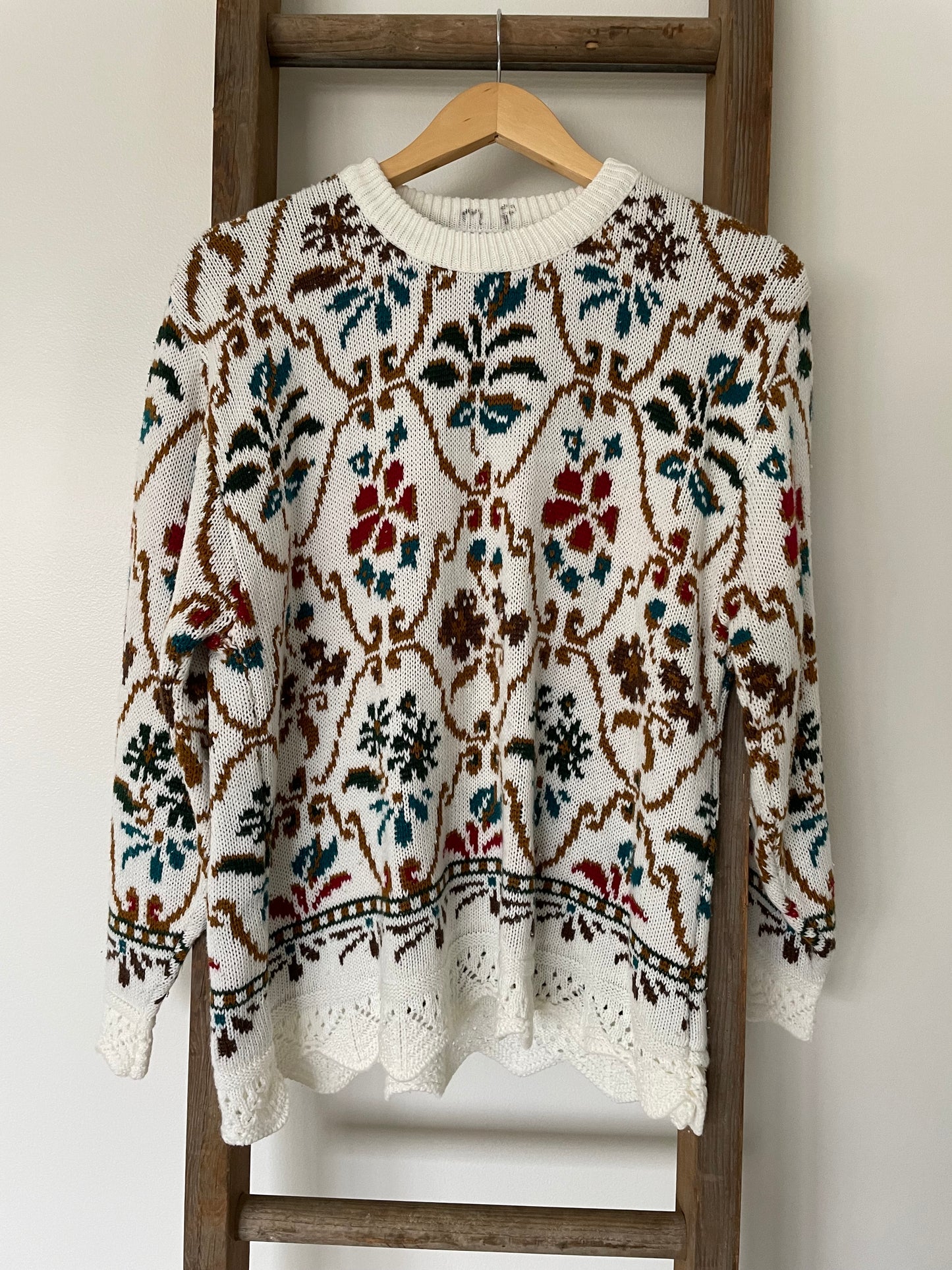 Vintage Scalloped Hem Sweater Size Small