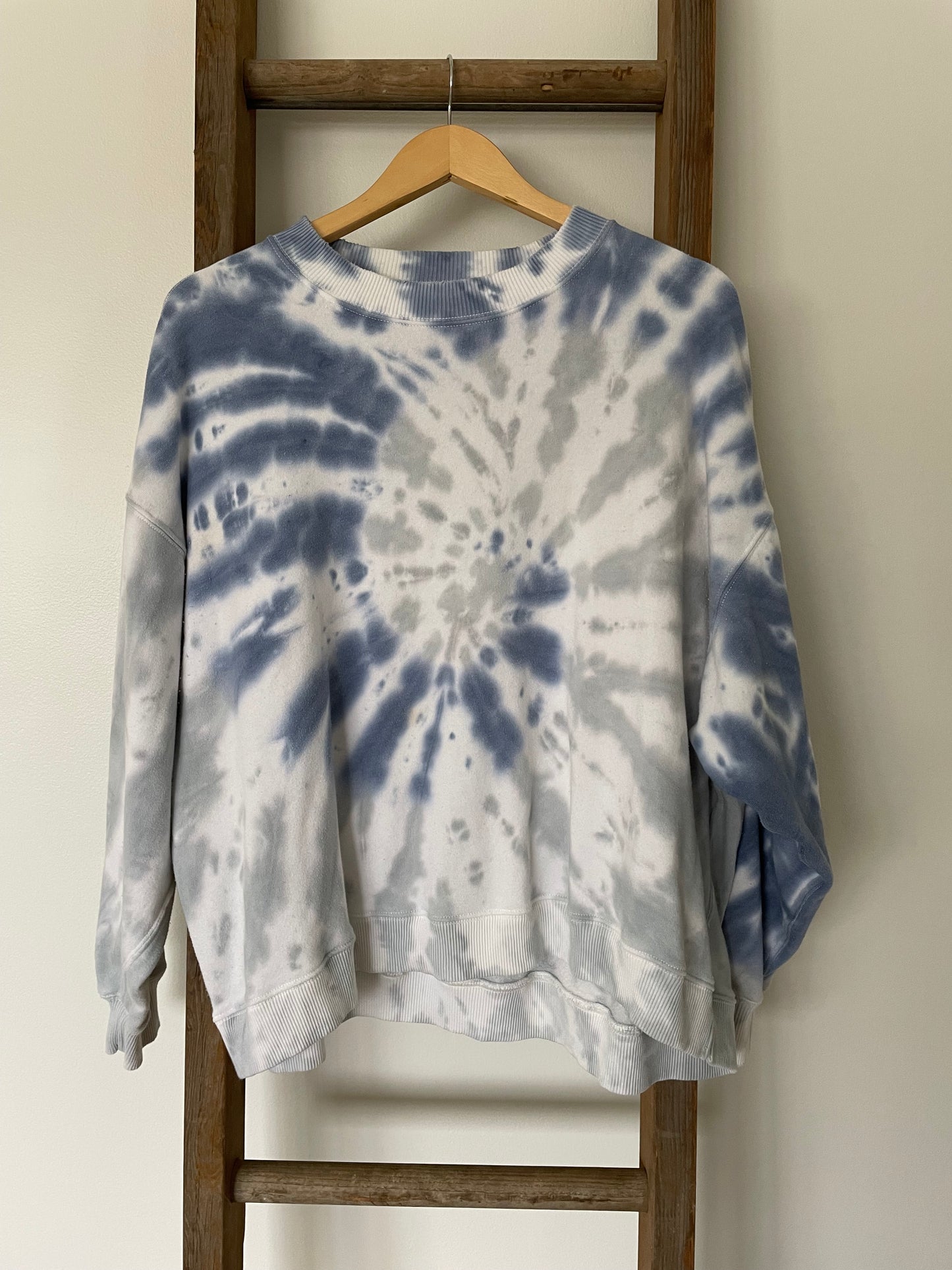American Eagle Boxy Tie Dye Oversized Crewneck Sweatshirt Size Medium